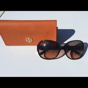 POLARIZED TORY BURCH SUNGLASSESTY7026